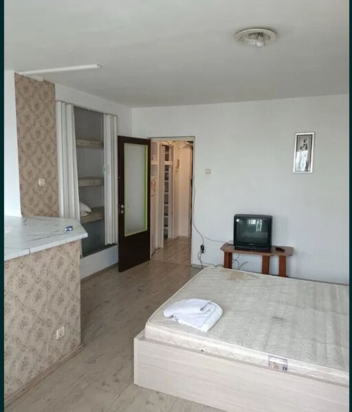 Basarabia - Tina Petre, Bloc mixt- garsoniera